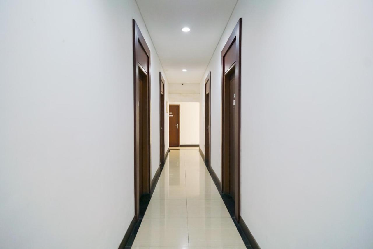 Urbanview Hotel Bes Mangga Besar By Reddoorz Jakarta Exterior foto