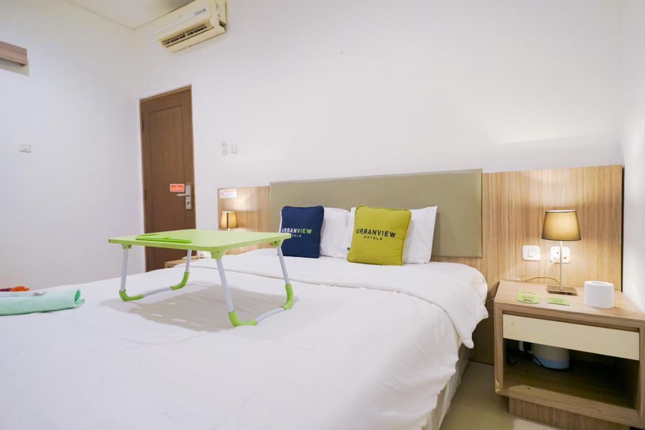 Urbanview Hotel Bes Mangga Besar By Reddoorz Jakarta Exterior foto