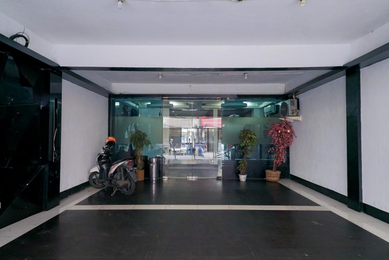 Urbanview Hotel Bes Mangga Besar By Reddoorz Jakarta Exterior foto
